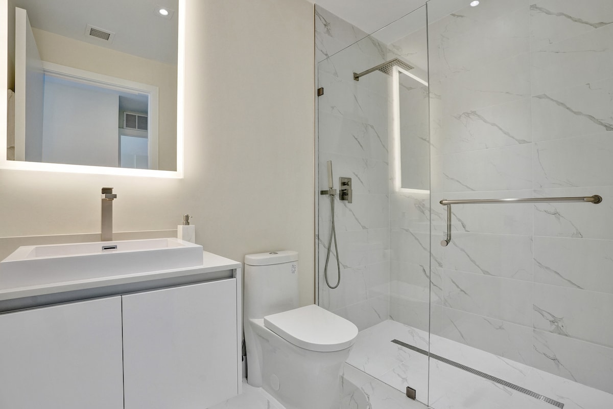 Full bathroom 2 view 2