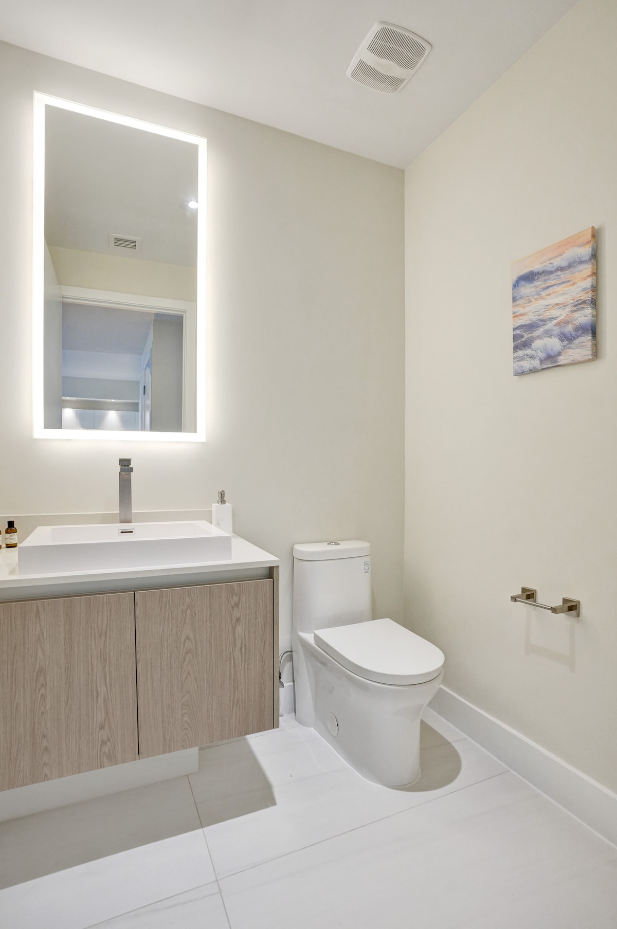 Half bathroom view 2